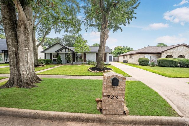 723 Park Meadow Dr — Memorial Parkway