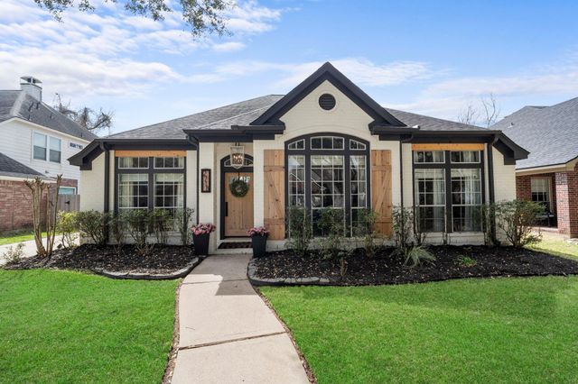 2718 Five Oaks Dr — Sienna