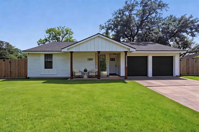 802 Camelot Ln — Anna Alea Kingspark/Whitehall