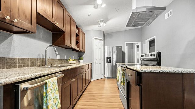 5318 Hemlock Dr — Craigmont Place