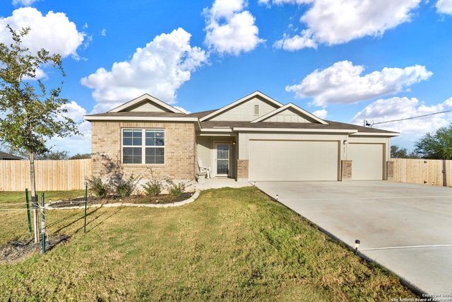 121 Cheyenne Dr — WINDMILL RANCH