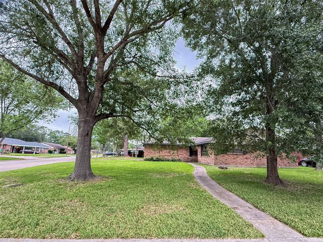 1307 Dwinnell St — Plumwood Sec 02