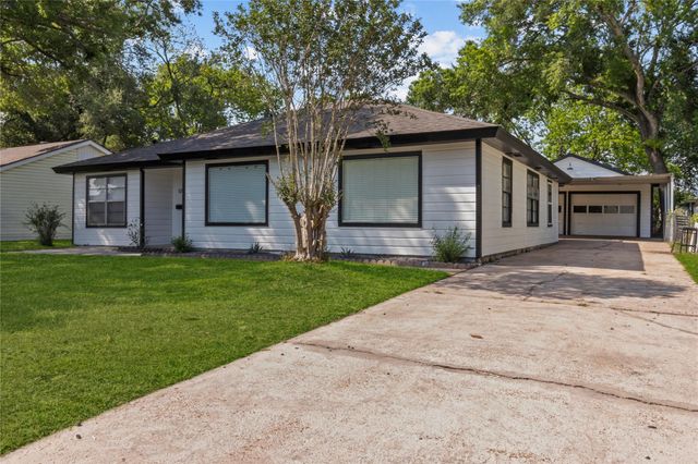 1006 S Shepherd Dr — Danubina Court