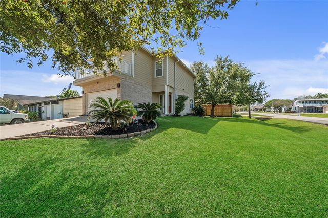 3802 Barracuda Ln — Bay Colony