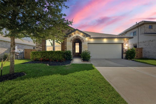 15615 Beltie Dr — Balmoral