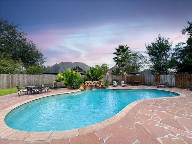 1501 W Castlewood Ave — Wilderness Trails