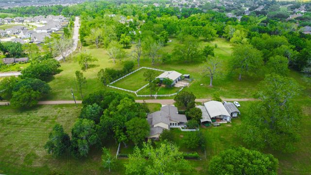 2810 Precinct Line Rd Rd — R Jones