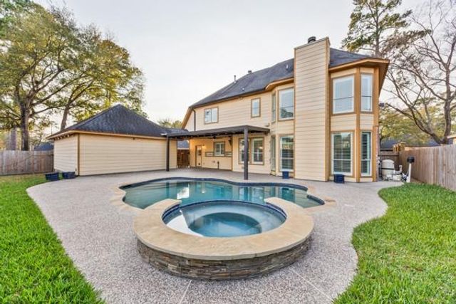 24622 Okehampton Dr — Traditions Sec 01