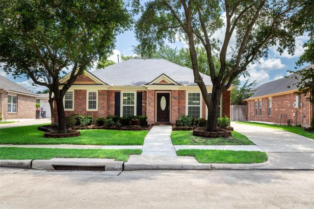 1526 Martin Lake Dr — Waterside Estates