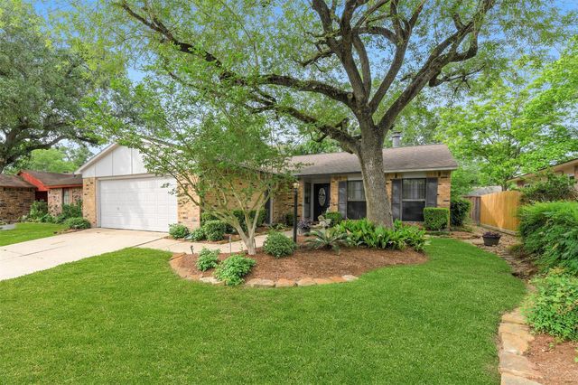 22818 Thadds Trl — Post Wood