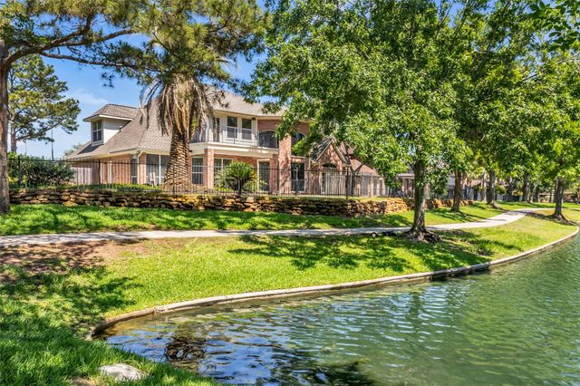 15935 Lake Loop Dr — Lakes of Fairfield