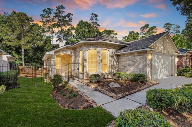 10 W Foxbriar Forest Cir — Wdlnds Village Alden Br