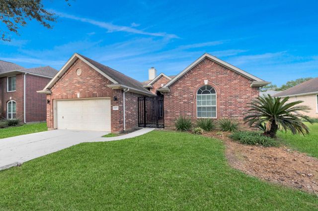 1819 Misty Falls Ln — Pecan Lakes Sec 2