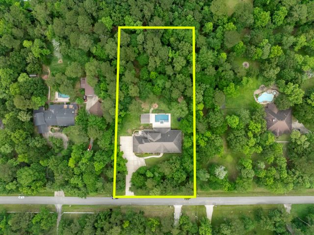 9018 Diamante Dr — Sendera Lake Estates