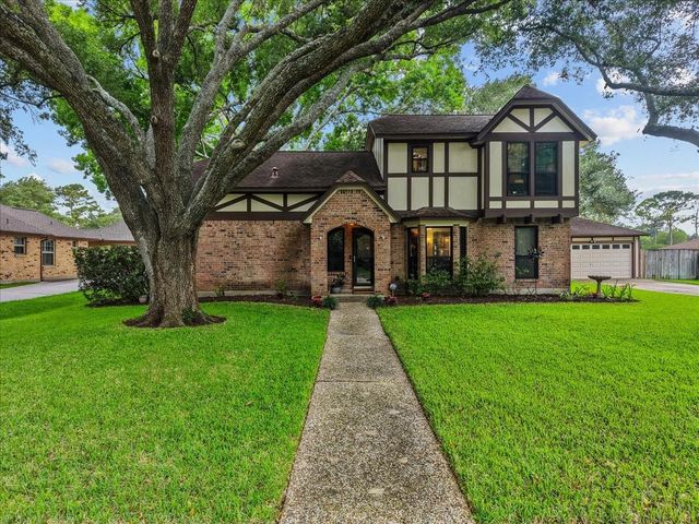 1810 Hunt Dr — Eagles Point