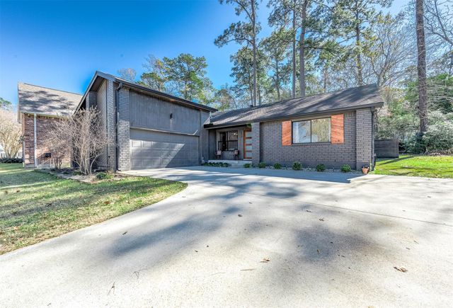 172 Park Way — April Sound