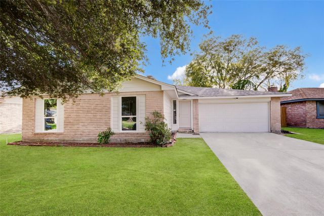 2315 Green Knoll Dr — Rushwood