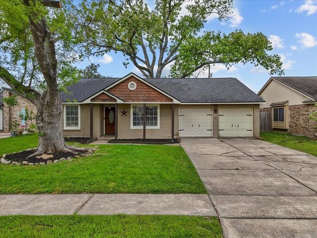 419 Forest Hills Dr — Meadow Bend 2