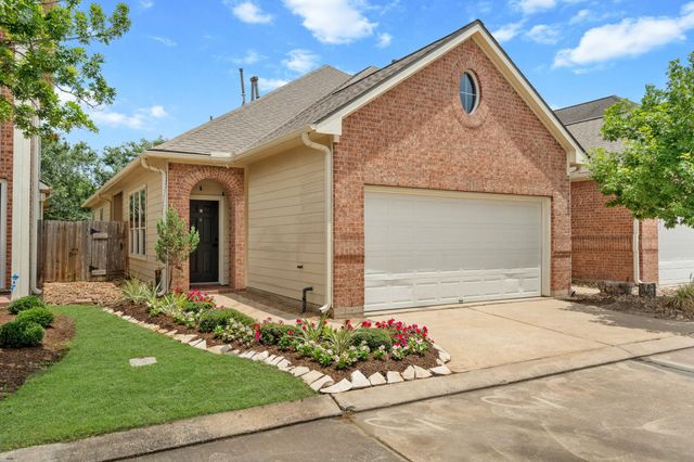 917 Sweet Pine Dr — Pines