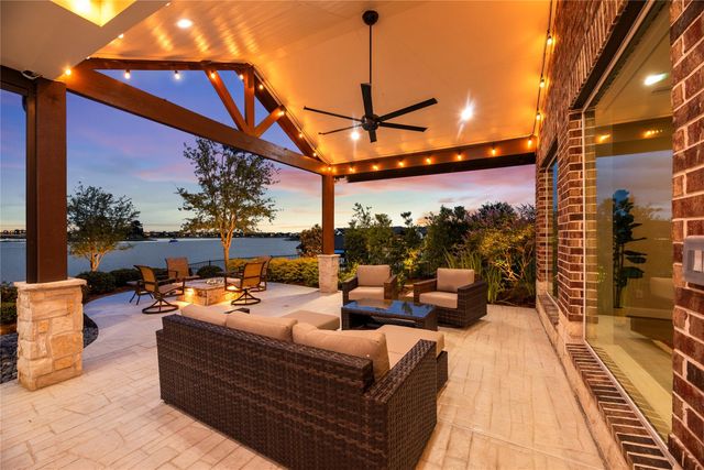 10519 Painted Crescent Ct — Towne Lake