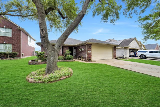 2710 Millers Falls Ct — Pecan Lakes