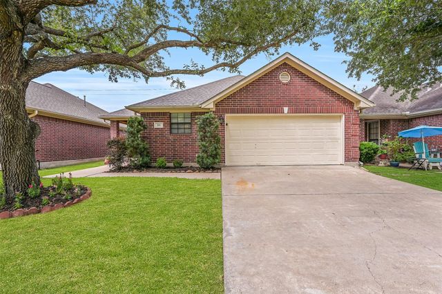 211 Live Oak Ln — Friends Crossing