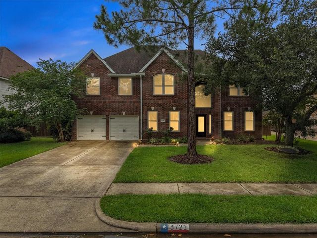 3721 Pinehurst Dr — Pine Hollow