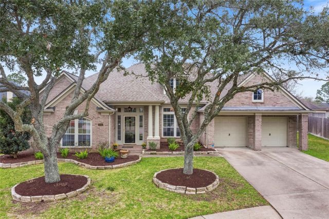 104 Grand Falls Ct — Lakes In Bay Colony Sec 3
