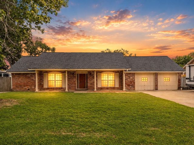 635 Meadowlawn St — Shoreacres