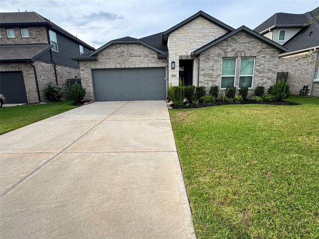 8326 Oakland Heights Ln — Grand Vista