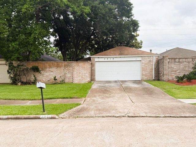 3919 Vineyard Dr — Wingate
