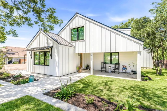 120 W Hosack St — DIENGER ADDITION