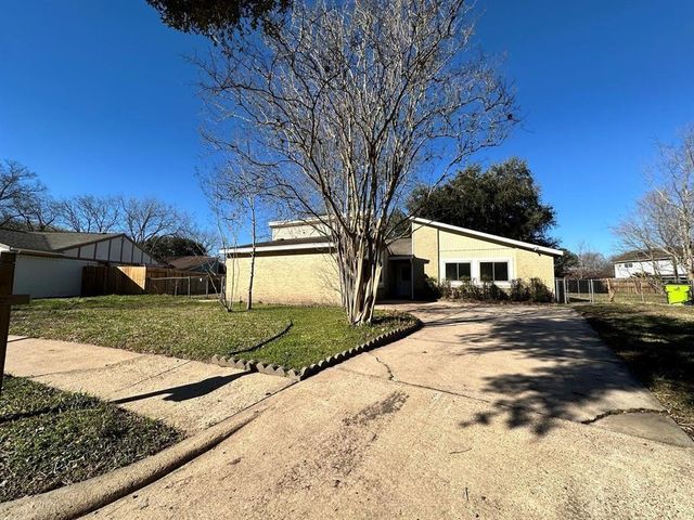 1606 Stone Lake Dr — Hunters Glen Sec 1