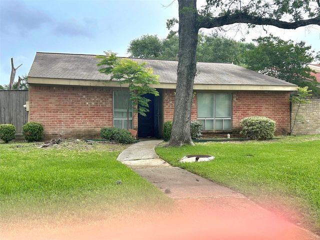 4803 Pebble Brook St — Shady Hill Villa Sec 02