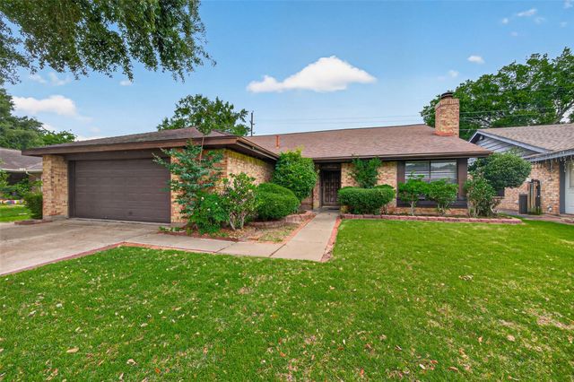 2215 Fort Laramie Dr — Sundown Sec 01