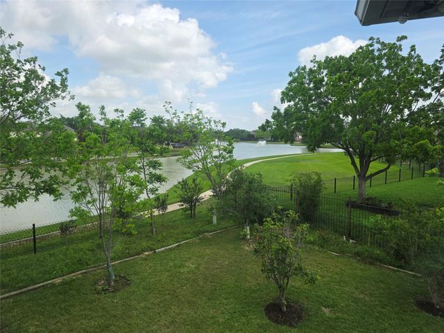 3207 Coldwater Canyon Ln — Lakes Bridgewater Sec 02