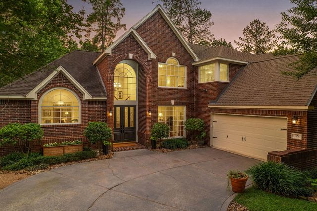 15 Woodmere Pl — Wdlnds Village Cochrans Cr 21
