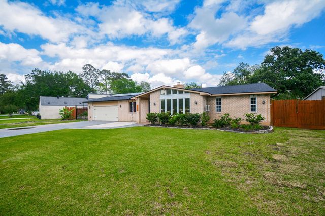1402 Chestnut Ridge Rd — Forest Cove