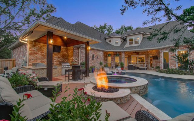 2 English Glade Ct #2 — Wdlnds Village Panther