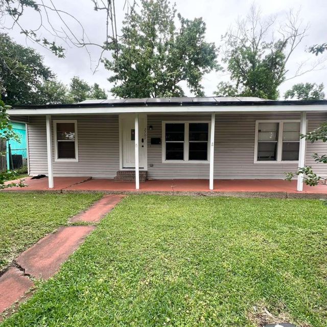 2707 Almendares Ave — Satsuma El Porvenir Sec 02