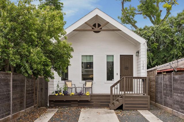 122 E 33rd St — Independence Heights Park