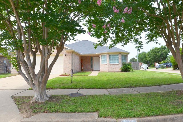 19330 Larissa Dr — Strathmore Sec 01