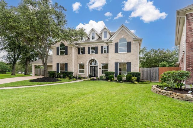 15903 Lake Loop Dr — FAIRFIELD