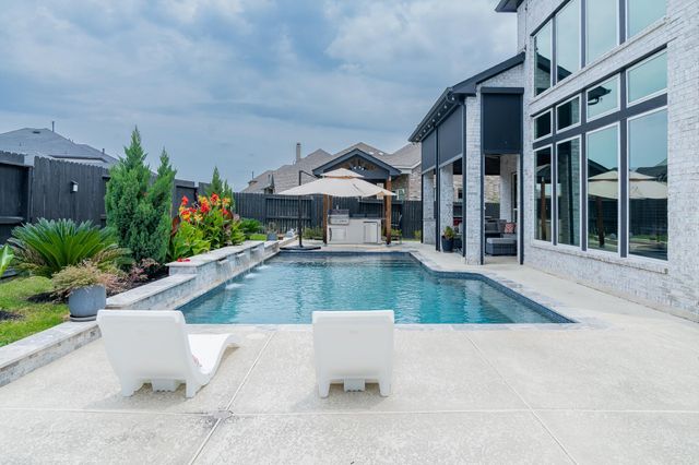 11219 Hillside Knoll Ln — Towne Lake