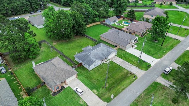 6622 Dillon Dr — Woodland Oaks
