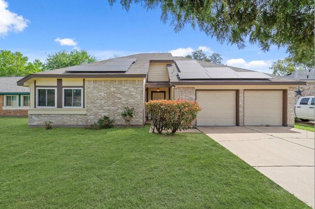 2618 Village Circle Dr — Village Green West