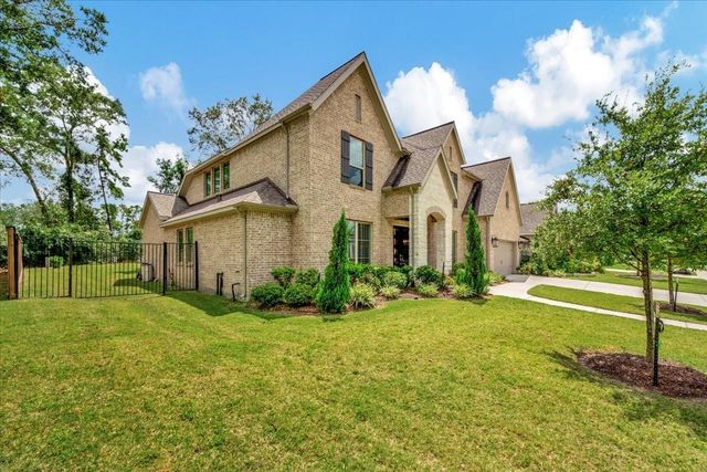 12218 Hickory Arroyo Dr — Groves