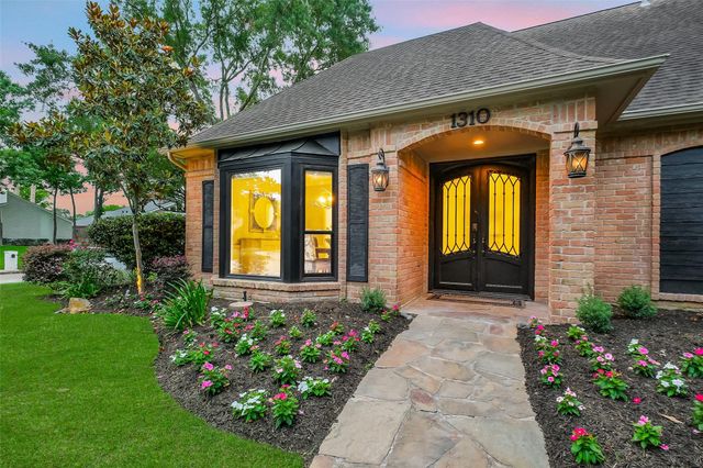 1310 Devon Glen Dr — Lakeside Place Sec 01