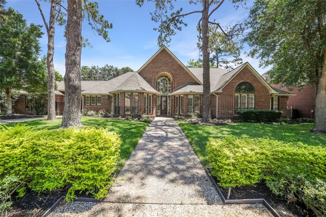 1315 Breezy Bend Dr — Pin Oak Village