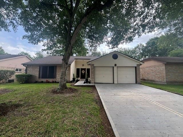 122 Greenshire Dr — Meadow Bend